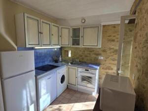 Gallery image of Maison périgourdine, cheminée, jardin clos, proche Sarlat - FR-1-616-420 in Carlux