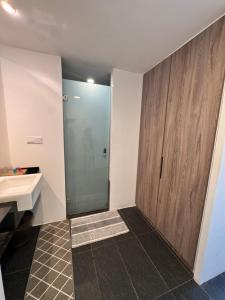 コタバルにあるWANida Suite by H Elite Design Hotelのギャラリーの写真