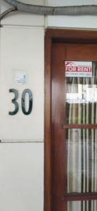 Φωτογραφία από το άλμπουμ του Homestay AT 30, Awanatownhouse σε Timuran