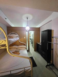 Postel nebo postele na pokoji v ubytování SHELL RESIDENCES-TOWER B UNIT 1122 by ISLANDFRONT HOSPITALITY + 11 fotografií