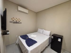 a small room with a bed and a air conditioner at Pousada Bela Lua in Piranhas