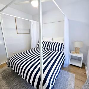 Postel nebo postele na pokoji v ubytování Coastal Getaway Batemans Bay + 16 fotografií