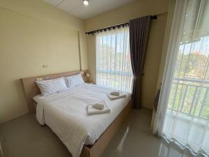 a bedroom with a bed with two towels on it at ปาวาติ ชีวา เขาใหญ่ Parvati Chiva Khaoyai in Nong Sarai +23 photos