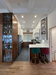 a kitchen with a counter and a refrigerator at Maison prestige sur la rive in Laval