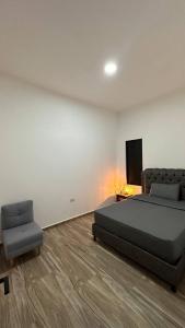 Un lugar para sentarse en LUZ DE LUNA mesa de los santos house