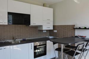 Kuchyňa alebo kuchynka v ubytovaní Nautika Apartment