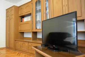 Televízia a/alebo spoločenská miestnosť v ubytovaní Nautika Apartment