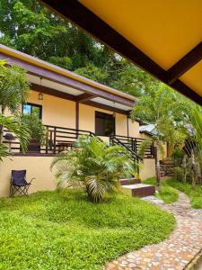 Κήπος έξω από το Ann and Mike Guest House, Bar & Restaurant