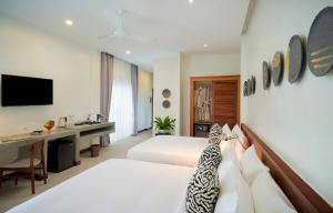 a hotel room with a bed and a desk at Gold Smith Residence in Siem Reap