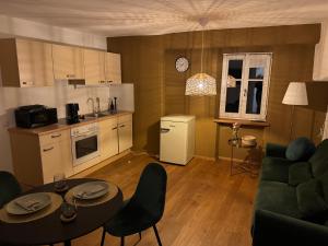 a kitchen and a living room with a table and chairs at Schlossblick in Sulzbach-Rosenberg