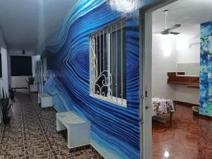 Postel nebo postele na pokoji v ubytování Blue Hotel