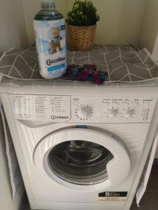 een wasmachine met een plank erop bij Careggi apartment in Florence
