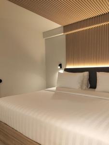 Ένα ή περισσότερα κρεβάτια σε δωμάτιο στο Beezie Hotel