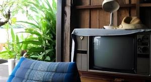 a tv sitting in a room with a mirror on top of it at Baan ChanKhiang at ChiangKhan in Chiang Khan