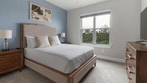 a bedroom with a bed and a window at Landing Apartments Jacksonville - Downtown Saint Johns in Sampson +42 photos