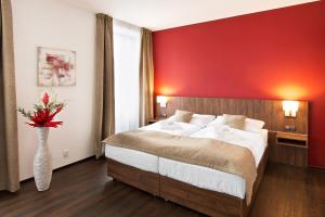 Łóżko lub łóżka w pokoju w obiekcie Hotel U Hada Žatec