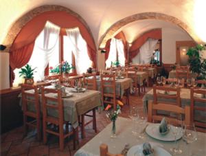 Restaurace v ubytování Albergo Scarpone