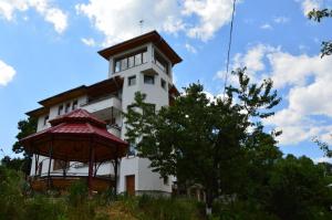 Jardín al aire libre en Guesthouse Sekvoia