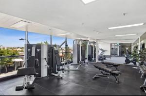Γυμναστήριο ή/και όργανα γυμναστικής στο Comfort city view apartment Central Adelaide