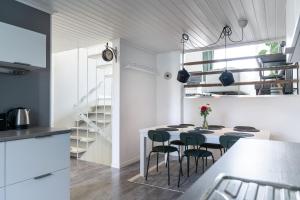 a kitchen and dining room with a table and chairs at Apartment Siihtala - suuri saunallinen huoneisto in Joensuu