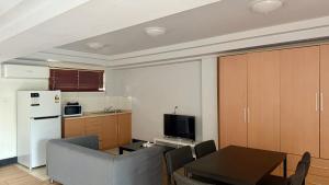 Η κουζίνα ή μικρή κουζίνα στο Annerley Motor Inn