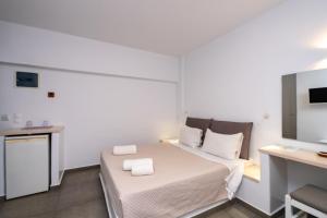 TV a/nebo společenská místnost v ubytování Hotel Galini Sifnos