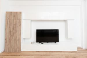 a living room with a tv in a white wall at Milan Luxury Apartaments XIX-Târgu Mureș#Tudor in Târgu-Mureş