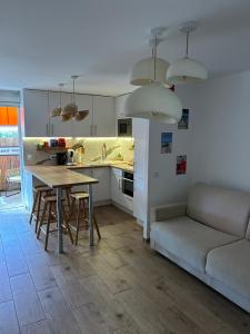 Køkken eller tekøkken på Appartement Saint-Tropez renovated next to beach and city center