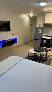 Kuchyň nebo kuchyňský kout v ubytování Nestling Horizons The Millennial