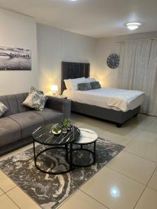 Postel nebo postele na pokoji v ubytování Nestling Horizons The Millennial