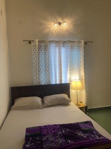 Postel nebo postele na pokoji v ubytování Sri Ranga Nilaya