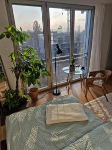 a bedroom with a bed and a large window at Lumi, modernes Attika-Refugium in Derendingen