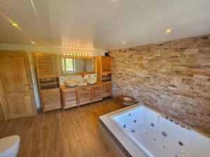 Ένα μπάνιο στο NEU! Design-Landhaus in Raeren-Natur, Ruhe & Stil