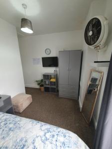 Μια τηλεόραση ή/και κέντρο ψυχαγωγίας στο Private Room In Cardiff