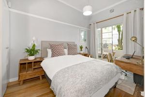 Una cama o camas en una habitación de The Kloof Hideaway