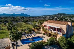 an aerial view of a house with a swimming pool at Finca Mar des Teix in Manacor