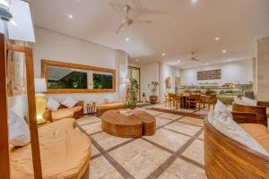 Khu vực ghế ngồi tại OPENING PROMO Luxury 5 plus 1 Bdr Villa 100m To Beach