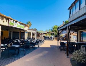 Το κτήριο όπου στεγάζεται  το κάμπινγκ