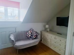 Televiisor ja/või meelelahutuskeskus majutusasutuses Park View Studio - Lydiard Millicent Swindon Wiltshire +6 fotot