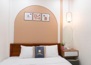 a bedroom with a bed with an arch above it at Soha Hotel Cần Thơ in Cái Răng