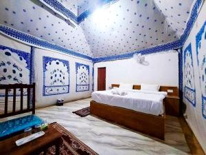 Ένα ή περισσότερα κρεβάτια σε δωμάτιο στο Rangilo Desert camp