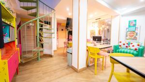 a room with a table and chairs and a desk at Lemon & Green GuestHome in Granada