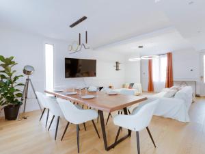 Μια τηλεόραση ή/και κέντρο ψυχαγωγίας στο Villa Marilyn proche St Germain en Laye-Versailles