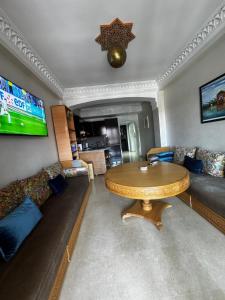 Μια τηλεόραση ή/και κέντρο ψυχαγωγίας στο Luxury Gueliz Apartment-Miramas 2 +14 φωτογραφίες