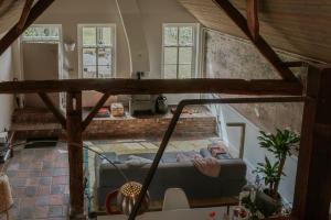 - Vistas a la sala de estar de una casa en Bed and Breakfast 't Teutenhuys Eersel, en Eersel 28 fotos más