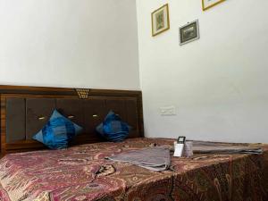 Ένα ή περισσότερα κρεβάτια σε δωμάτιο στο Little prince Haveli guesthouse