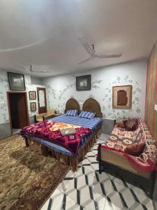 Ένα ή περισσότερα κρεβάτια σε δωμάτιο στο Little prince Haveli guesthouse