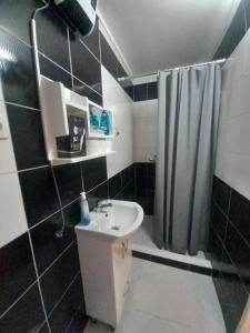 Koupelna v ubytování Apartman Dujaković + 22 fotografií