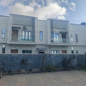 een wit gebouw met twee balkons erbovenop bij WD exquisite luxury apartment in Lekki
