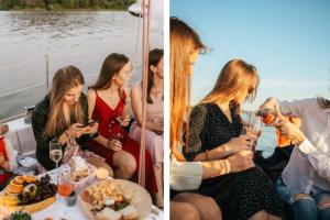 een groep mensen op een boot die wijn drinkt bij Sailing boat house in Athene